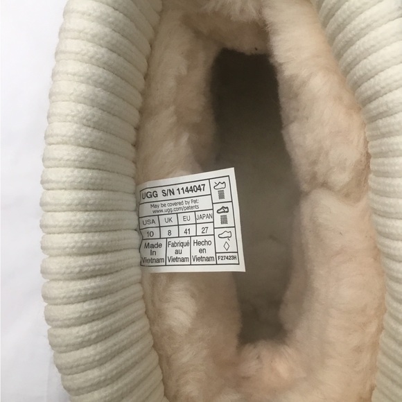 UGGS BOOTS - Picture 7 of 16